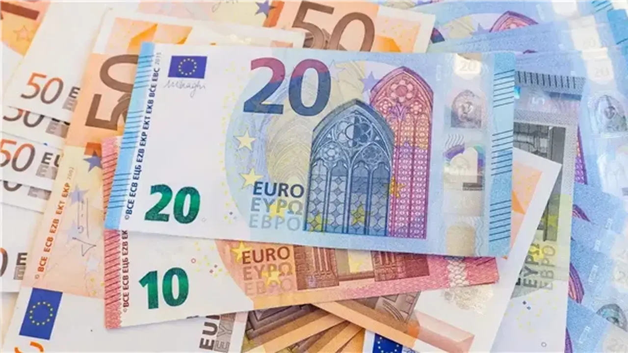 تغيرات سعر اليورو مقابل الجنيه المصري في البنوك خلال تعاملات الأربعاء